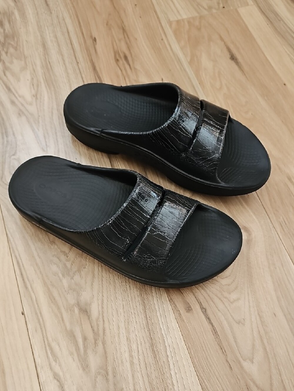 OOFOS Black Men's Slide Sandals with Glossy Croc-Texture Strap